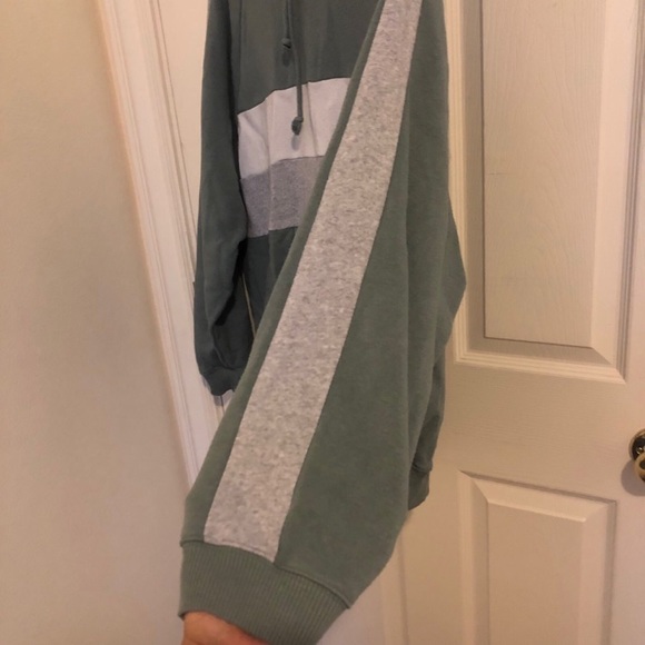 AE Colorblock Hoodie - Picture 5 of 10